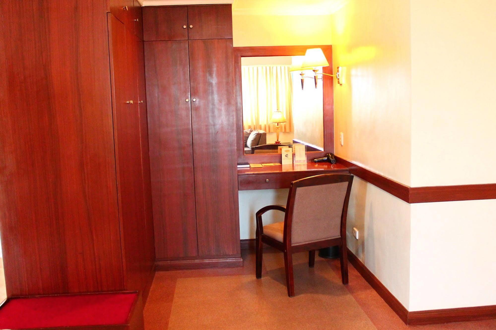 Iloilo Business Hotel Buitenkant foto